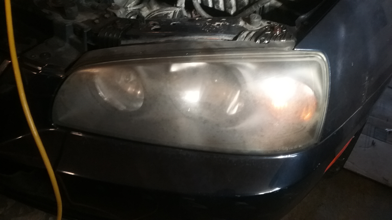 2005 Hyundai Elantra driver’s side headlight